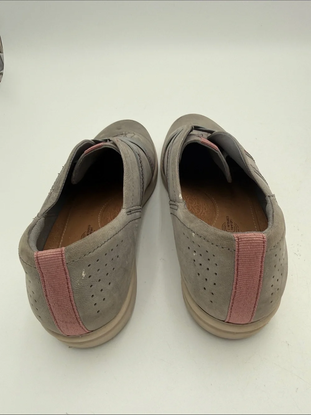 Clarks Gray Slip-On Cross-Strap Flats women 7.5M casual comfort office Y2K